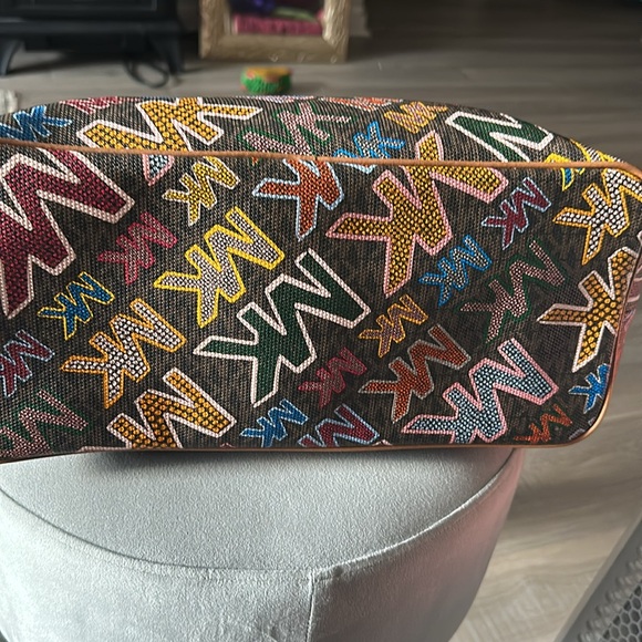 Michael Kors Tote🔥🔥🔥 - Picture 4 of 6